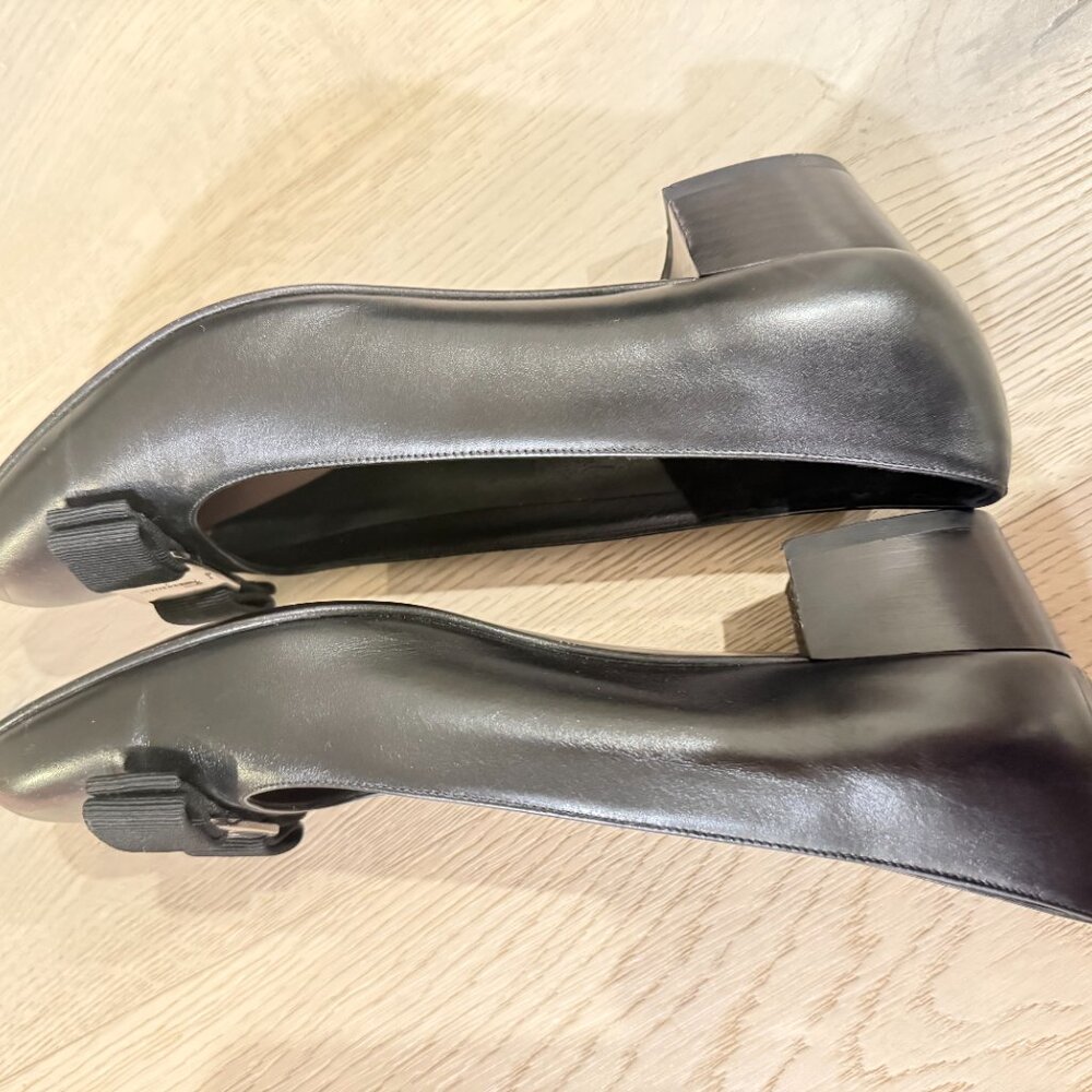 Ferragamo black vara pump - Picture 7 of 13